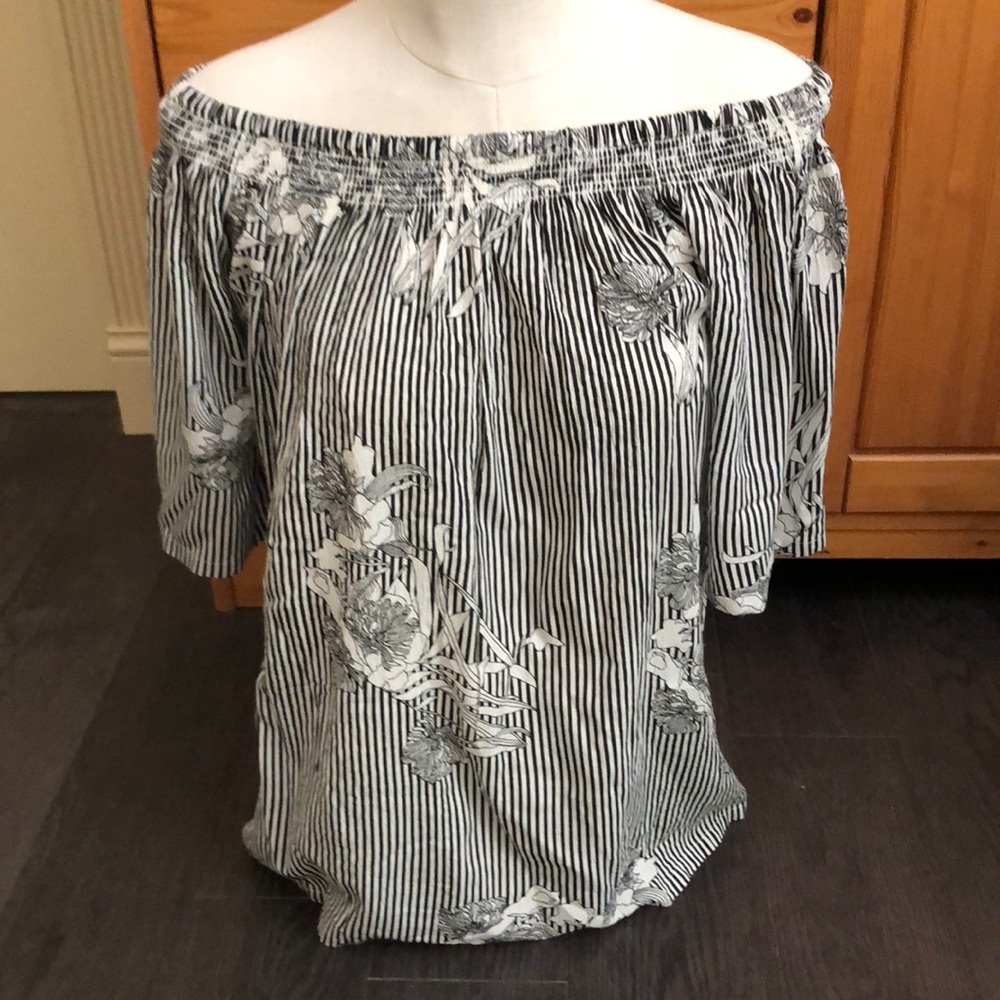 Kaffe off the shoulder top size medium
